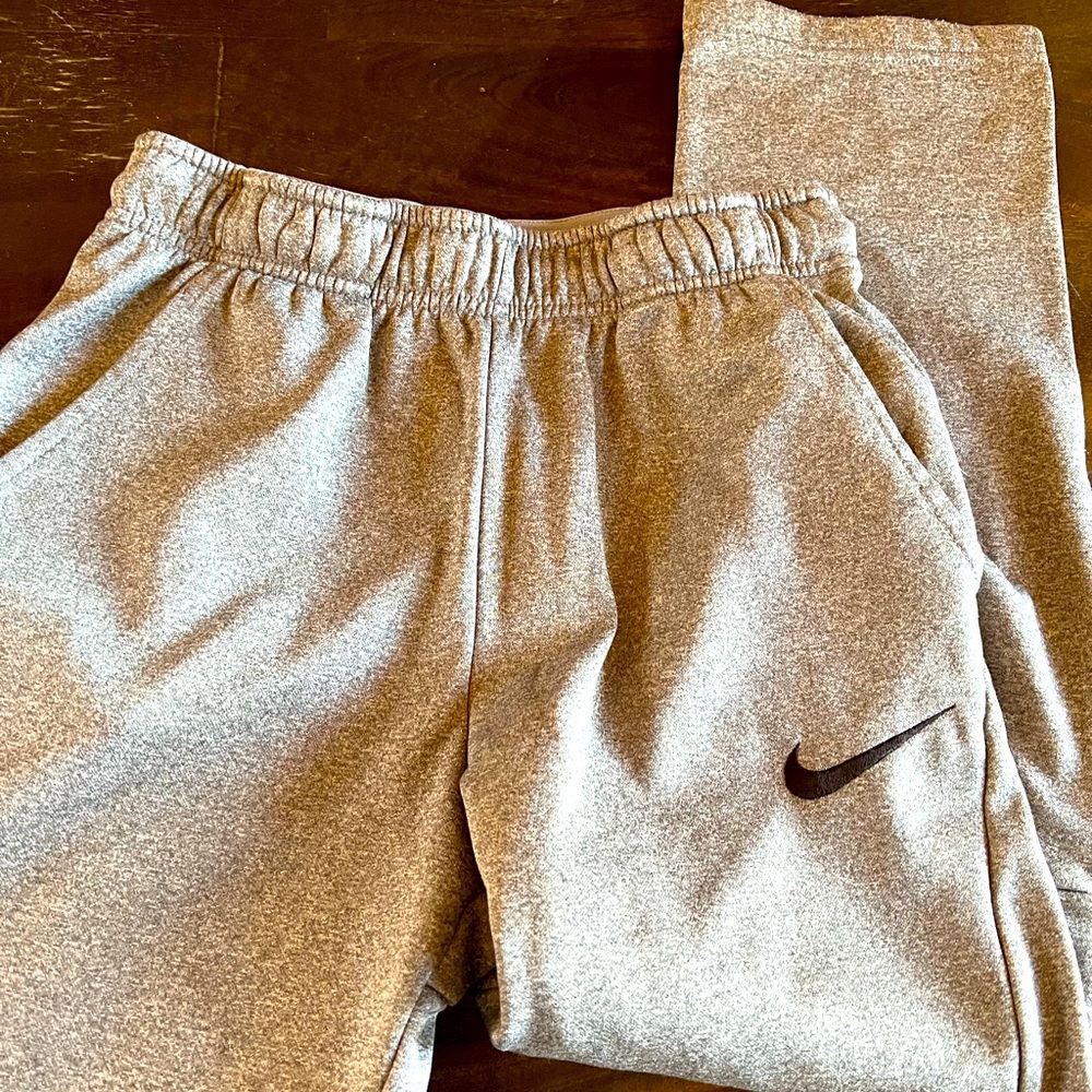 Girls Nike straight leg pants. Excellent condition!